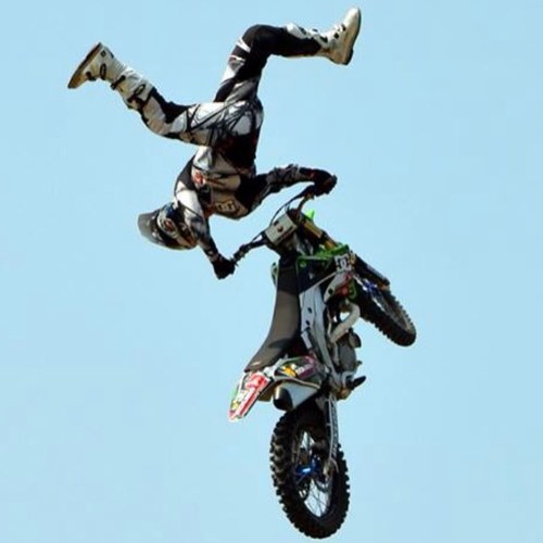 Squibby, i ride bikes and provide freestyle motocross shows, live in Devon and love diggers and jd!