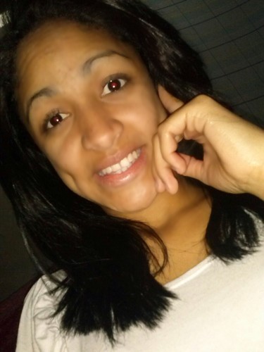 Ela é diferente, ela engraçada, é inteligente..também é bem-humorada ♪♫.....APENAS PROCURO SER FELIZ !