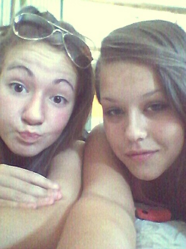 Siempree coon una gran sonrisaa :))