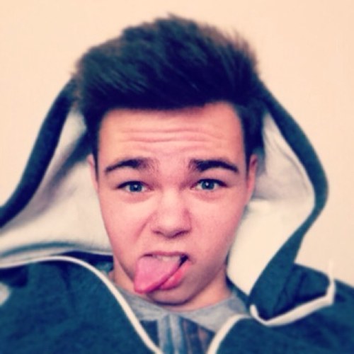 16 year old football player. I'm all Scottish so there's plenty to go around, ladies ;) follow and i'll follow back! Follow me on instagram: @drysdale_69