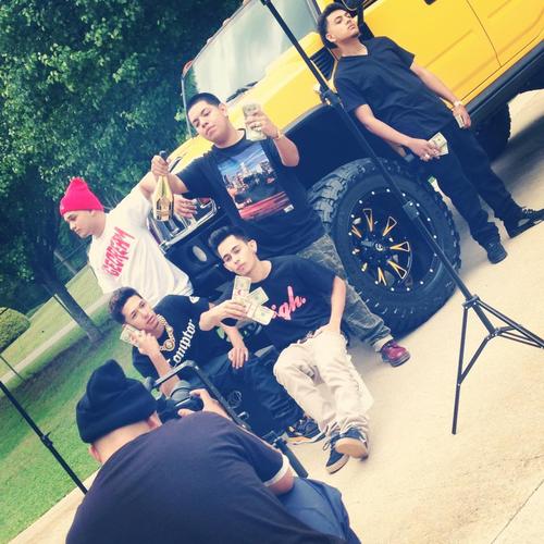 Rapper/Audio Engineer/Song Writer/Trendsetter SHS Clothing coming 2013 #SkyHigh$ociety For booking or features email breezymanemanagement@gmail.com