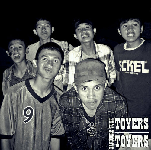 Rain City Hardcore Est.2010 .Untuk mengundang kami diacara kalian silahkan hubungi (☎) 08568771059/08567464356 !