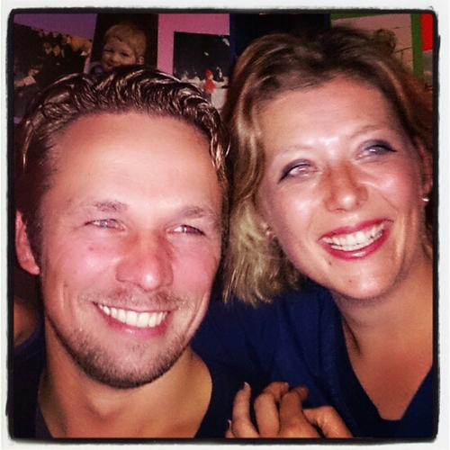 Moeder van 4 geweldige kinderen, 2 meiden en 2 jongens! En samenwonend met mn jeugdliefde ;))) in het mooiste dorp van Overijssel!!