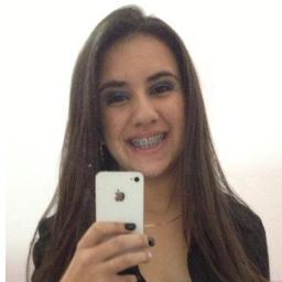 Sorrir não mata. Viver não dói. Abraçar não arde. Beijar não fere. Rir não machuca. Você não tem motivos para não tentar ser feliz..