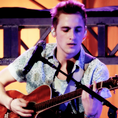 The Leader. Hockey player from Minnesota. Singing is my passion. [Part of @BigTimeRRP; Single, but crushing.]