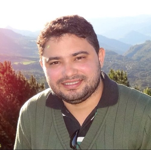 Vim do sertão e por aqui fiquei! Geógrafo, professor, pesquisador, viajante do mundo, músico e amante das coisas boas da vida!