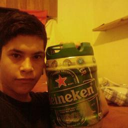 JuanchyRetamal's profile picture. Yo, yo quiero ver
Las manos arriba 
Yo, yo quiero ver
Las manos arriba 

Es un rata el que toma y no convida