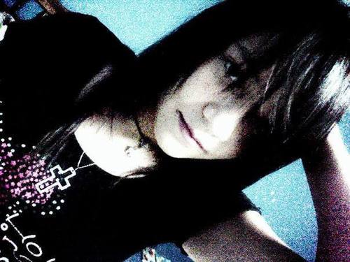 venezolan,british and irlandesa   I like the style  scene  I love rock n' roll and the metal!!!  follow me plz:) my sister @sugeimorrell