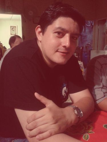 Trabajador, amigo, compañero, hijo... Amante al fútbol y al basquet! Enamorado de mi novia!! ♥_♥