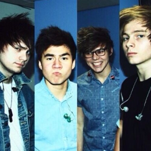 5SOS Band Account Thoughts| 4 people pretending to be teenage boys :D| @ashton_thoughts, @calumthoughts, @michaelth0ught, @hemmo_thoughts|