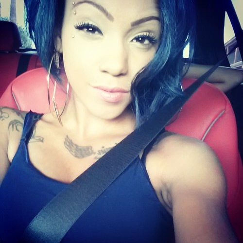 _mouthfulofALEX's profile picture. 5'2. brown eyes. smile like the sunrise