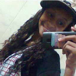 Sou uma pessoa feliz, Amo muito a vida E dela sou aprendiz; Tenho várias paixões, Mas, como qualquer um, Possuo imperfeições; Se os caminhos desta vida Ainda nã