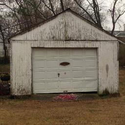 Songs From A Shed is a monthly house show series in East Nashville, hosted by Dave Armstrong and Johann Porisch.
