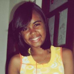 Extremamente extrovertida -Detesta acorda cedo - Faz parte do mins. Apostólico Shekinah - Ama massas -  Filha -  Amiga - Namorada e Serva  do Deus VIVO ! \o/.