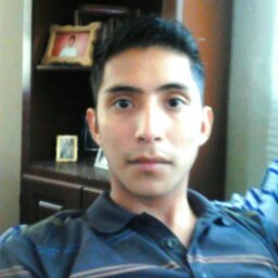 Conocedor de todo maestro de nada. Sin música la vida sería un error. Estudiante de electromecánica que ama el piano.