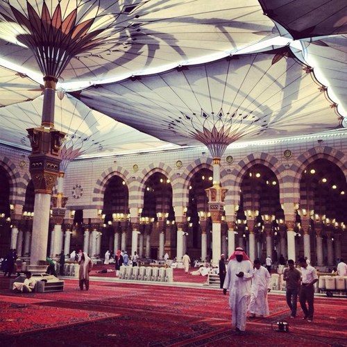 فله ووناسه وسعة صدر رجاءاً لاحد يدقق اشفق على من يحمل بقلبه حقداً على احد فالحياه قصيره وماتسوى