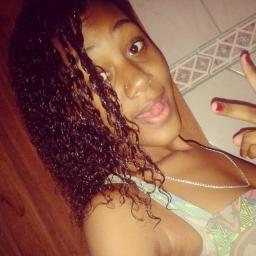 ~ α gαrotα quee nαo e perfeitα ,
αquelα qee shorα de dor ,
qee jα sofreu por αmor ,
qee sαbe se αrrepender ♥