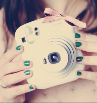 i'm just a girl who loves craft and candies.