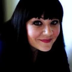 Mariée a un travail que j'adore. On ne se refait pas a 46 ans. Directrice adjointe de la rédaction de #Stylight  (Tendances et Culture )