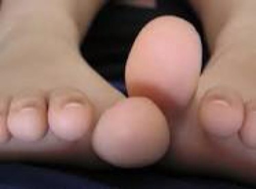 Apasionado de los pies femeninos