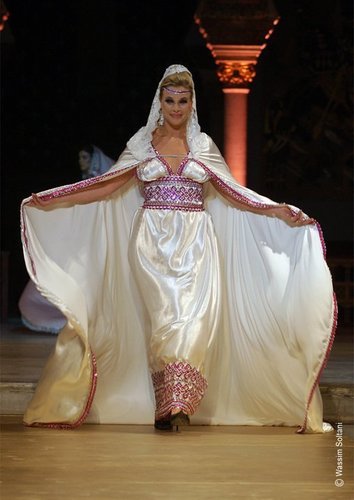 UNE JEUNNE FILLE ALGERIENNE