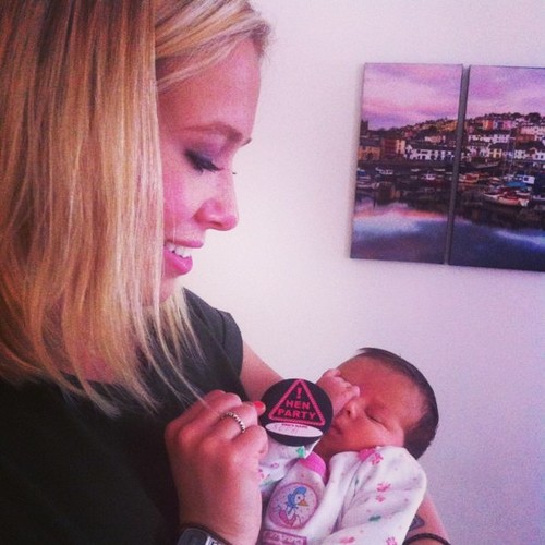 LiskElle's profile picture. Singer from acoustic duo Elle & Tom and Hula Hoop extraordinaire