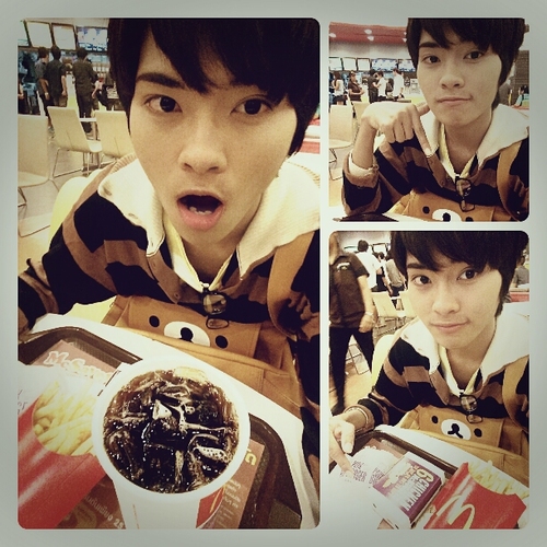 ยังไม่อยากเขียน มันเยอะ!!!~ ฮ่ะฮ่า คนมีประวัติ //