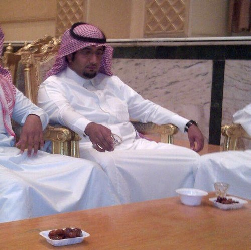 صوره جماعيه من اليمين خالي فيصل واخي سعود وخالي هادي