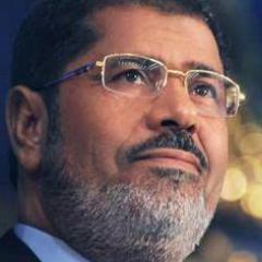 “ليعلم أبناؤنا أن آباءهم وأجدادهم كانوا رجالاً, لا يقبلون الضيم ولا ينزلون أبداً على رأي الفسدة ولا يعطون الدنية أبدا من وطنهم أو شرعيتهم أو دينهم” الرئيس #مرسي