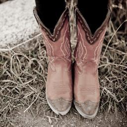 s_and_s_darlin's profile picture. Country by the grace of God. Sassy, sweet, and southern. Lowcountry living. #TeamChevy. #GamecockNation. Cowboy boots and down home roots. Country boys❤❤