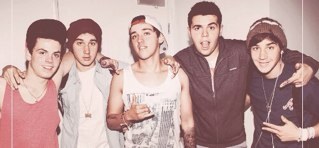 5/5 are Janoskians, 4/5 have foreheads, 3/5 are brothers, 2/5 are twins, 1/5 have a fivehead, 0/5 follow me.0/Justin,Cody&Austin. 0/5 One Direction.