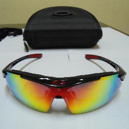 OAKLEY QUANTUM 6 lensa(sdh polarized,EMI/anti radiasi,UV,polycarbonate/tahan pecah).produk 100% oke.
