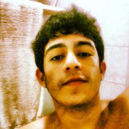 Esportista, Ator de teatro, FANÁTICO PELO GRÊMIO, futuro professor de historia e adoro reggae a vida com amor, Lei do duende quem bola acende!