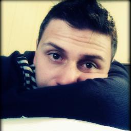 Um dia na praia a gente jurou ficar junto pra sempre
Depois tudo mudou eram portas abertas, depois se fecharam ♪