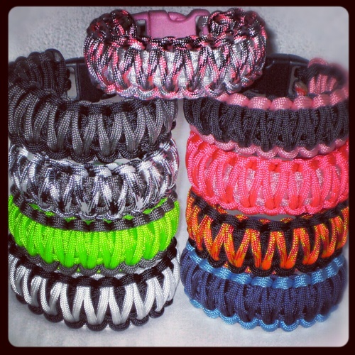 volg ons voor de mooiste paracord armbanden, bestellen kan middels een prive tweet of via onze facebook pagina CasualRopesAlmere