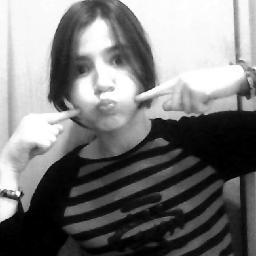enamoradizas ,indecisas , analistas ,loquitas natas ,amantes de 1D , hobbies :cantar ,bailar ,nadar , fotografia ,actuar .