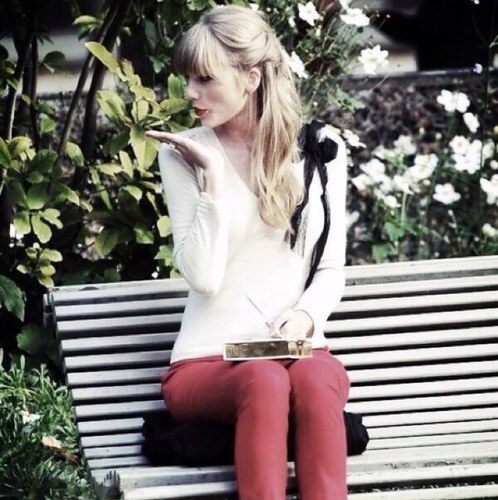 Free follow from @tswiftcandle