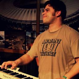 Produtor Musical, Tecladista, AR de Gravadoras ,Bandas e Artistas independentes . Minha vida é Musica e Arte em todos os sentidos...