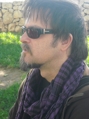 Actor, director, teatro, teatro, teatro. Orbitando la Tierra esperando que pase algo que llame mi atención