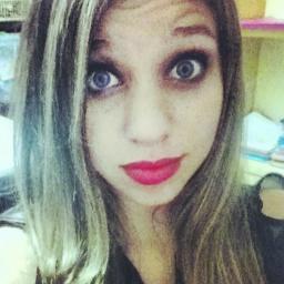 Sou intensa, impulsiva, romantica, carente, educada, doce […] Agora me provoca, que eu te mostro meu lado atrevida, vingativa, cruel, grossa & perigosa!
