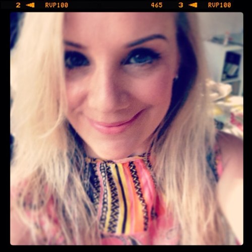 Makeup Artist, Hair twizzling, puppy loving daydream believer https://t.co/tRTp6H3QsH - repped by - https://t.co/6yL0aXnvzJ