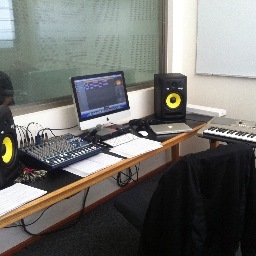 Nos interesa la música y la educación con nuevas tecnologías al alcance de todos.