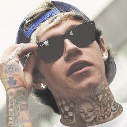 SINCE I GAVE YOU A FREE FOLLOW YOU SHOULD FOLLOW @SASSYLLAMA123 PLS ILY