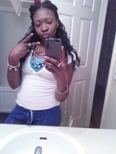 hey my name is jasmine k murdock aka jazzy-lo aka jAzzy pooh...im 5'2 148 ....and i enjoy doin hair,rappin,dancin,and having fun.....