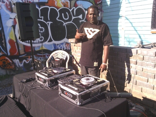 DJ Strong Boy is LIVE in the MIX 
***Submit MP3's to shadyboyradio@gmail.com [SUBJECT: SUBMISSIONS]