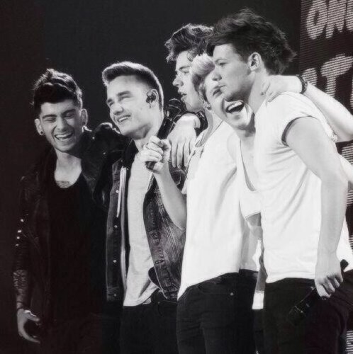 glittermalik's profile picture. my name is camryn but you can call me tonight