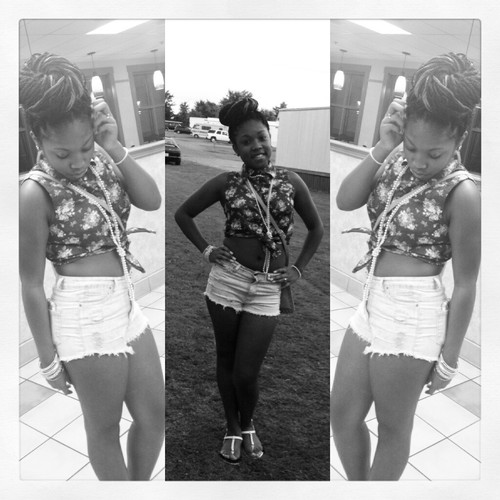  im the only soccoya , so,please dont judge me , bkuss it can get ugly b4 it get pretty ! ..Beauty in the eyes of the beholder! istand alone ! 