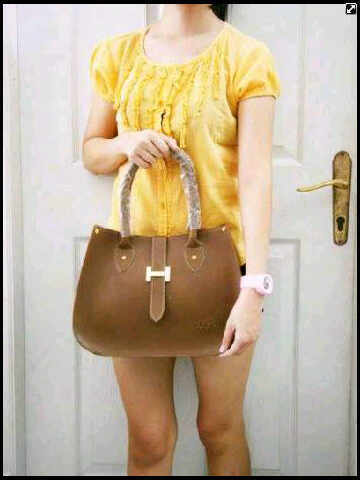 Menjual aneka jam tangan. Tas n sepatu dengan harga murah. Info & order: PIN: 274D467C | 081219674370(only sms)