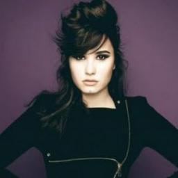 @ddlovato made me pour my milk on the table by RTing me on 3/Jan/13. Watch her live 23/June/18.