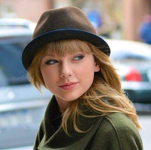 SwiftmasInVan's profile picture. This is acount is made only to get taylor to spend christmas in vancouver please help @faul1D's and @anya_swiftie's dreams come true by helping us make it :)